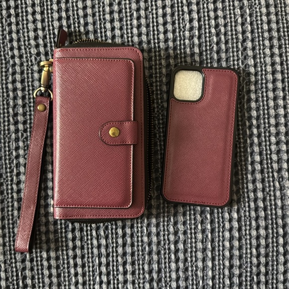 Luxe Ultimate Wristlet Phone Case in Berry NWOT - Picture 7 of 7